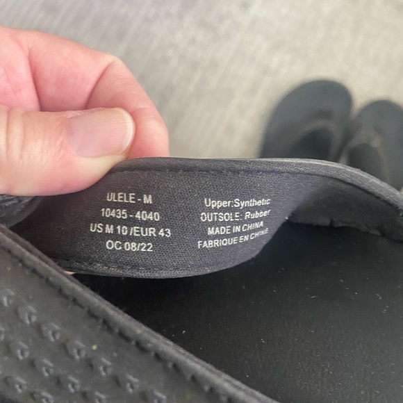 OluKai Black Flip-Flops - Picture 4 of 4